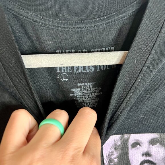 Taylor Swift Eras Tour Tee Black Graphic Concert Tee 100% Crew Neck Cotton Sz XL - Picture 2 of 4